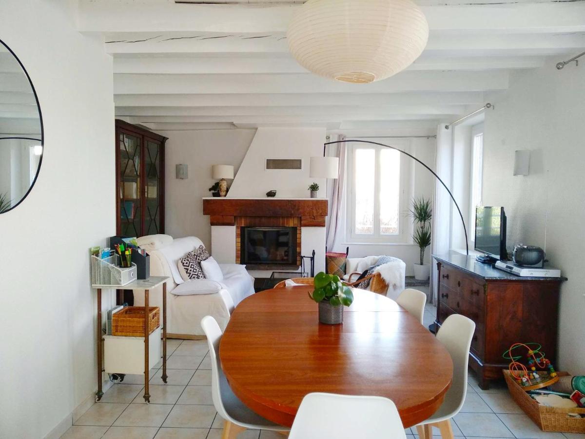 La Maison De Thuy - Gite En Auvergne Gimeaux Екстер'єр фото