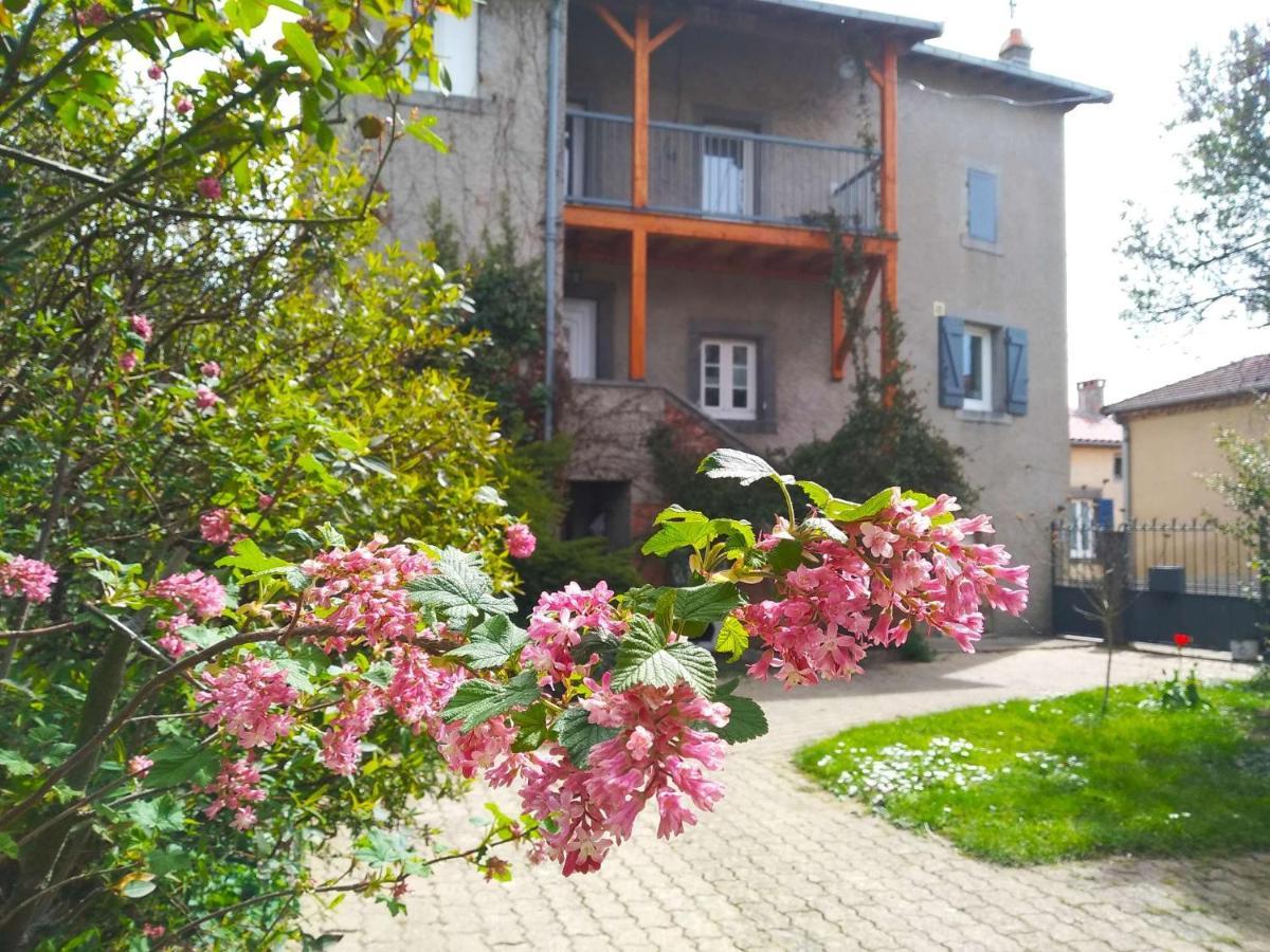 La Maison De Thuy - Gite En Auvergne Gimeaux Екстер'єр фото
